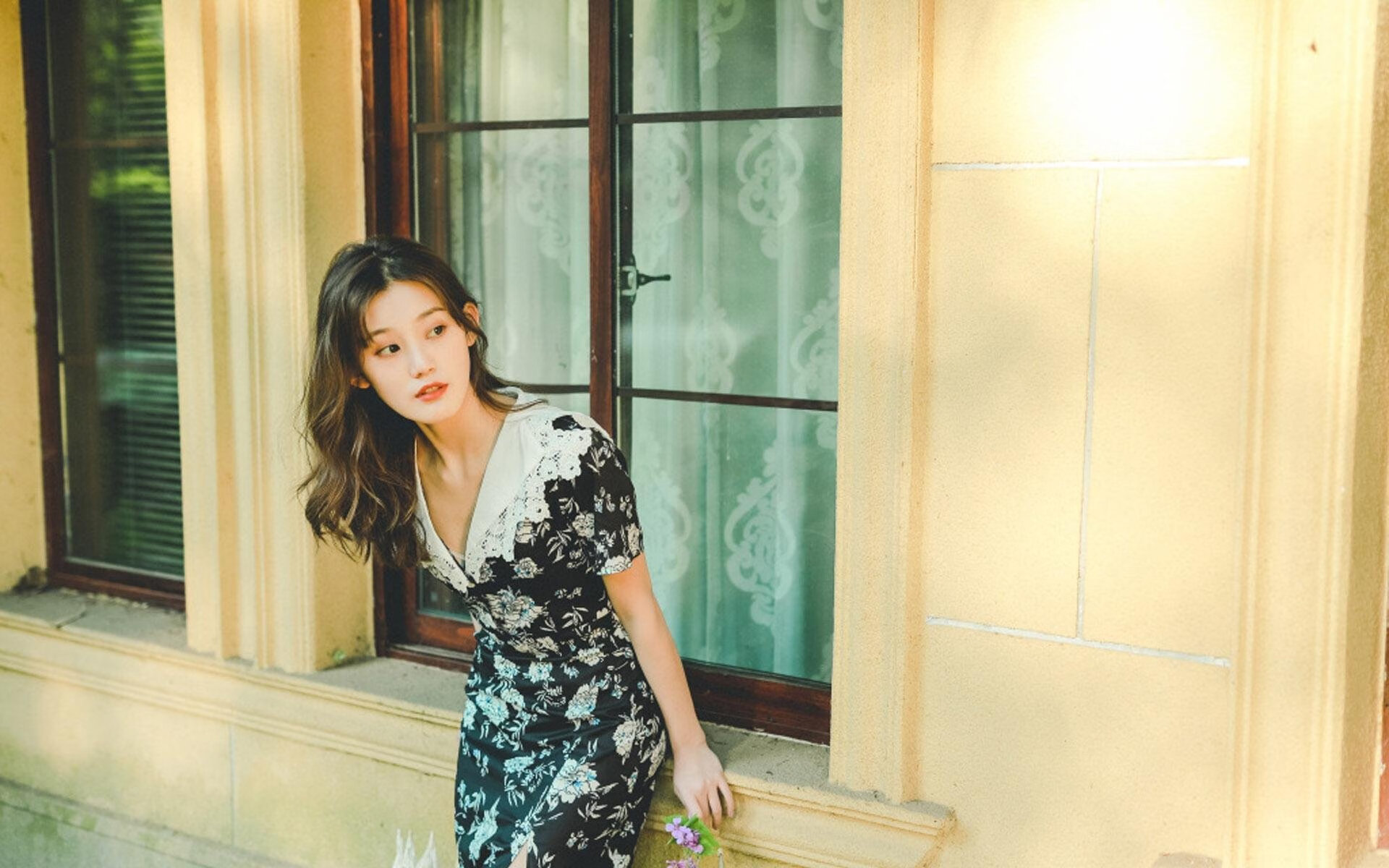 开云体育平台-裁判误判争议不断视频回放制度呼声高涨，裁判场上误判怎么办